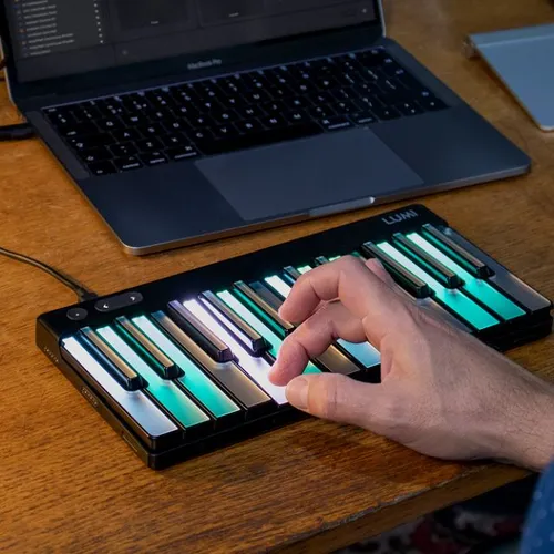 Lumi Portable Beginner’s Keyboard Guides You as You Play