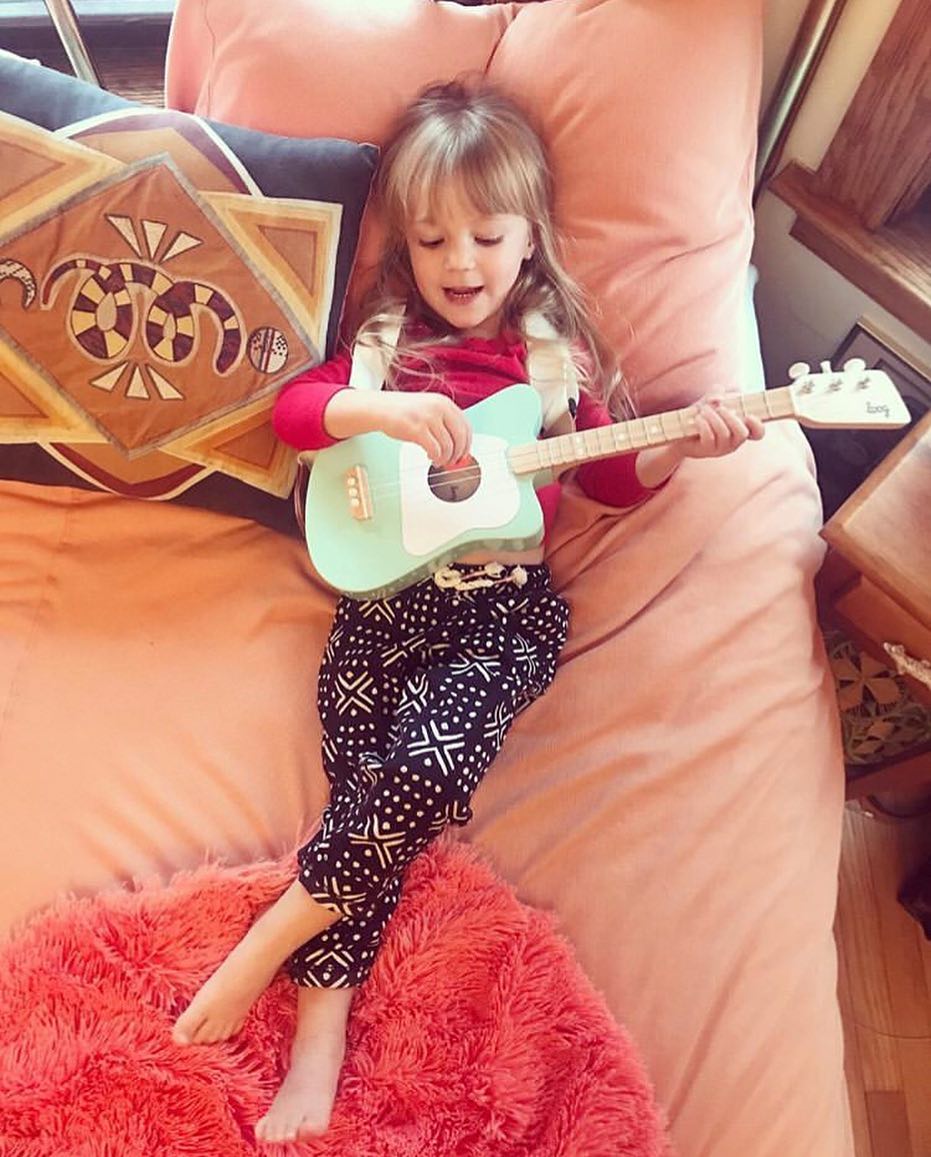 3-String Beginner's Guitar