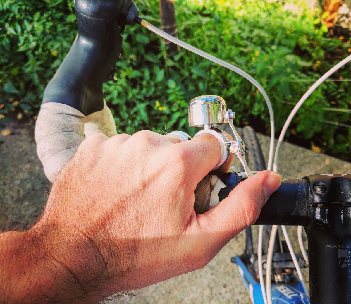 A Handheld Running Bell