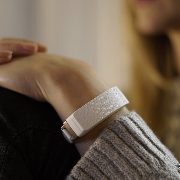 Bracelet That Sends Touch Over Distance