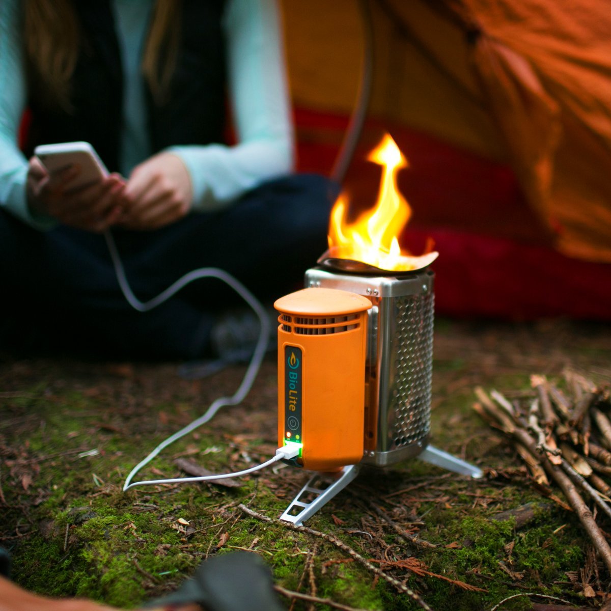 Camping Stove that Turns Fire into Energy to Charge Devices