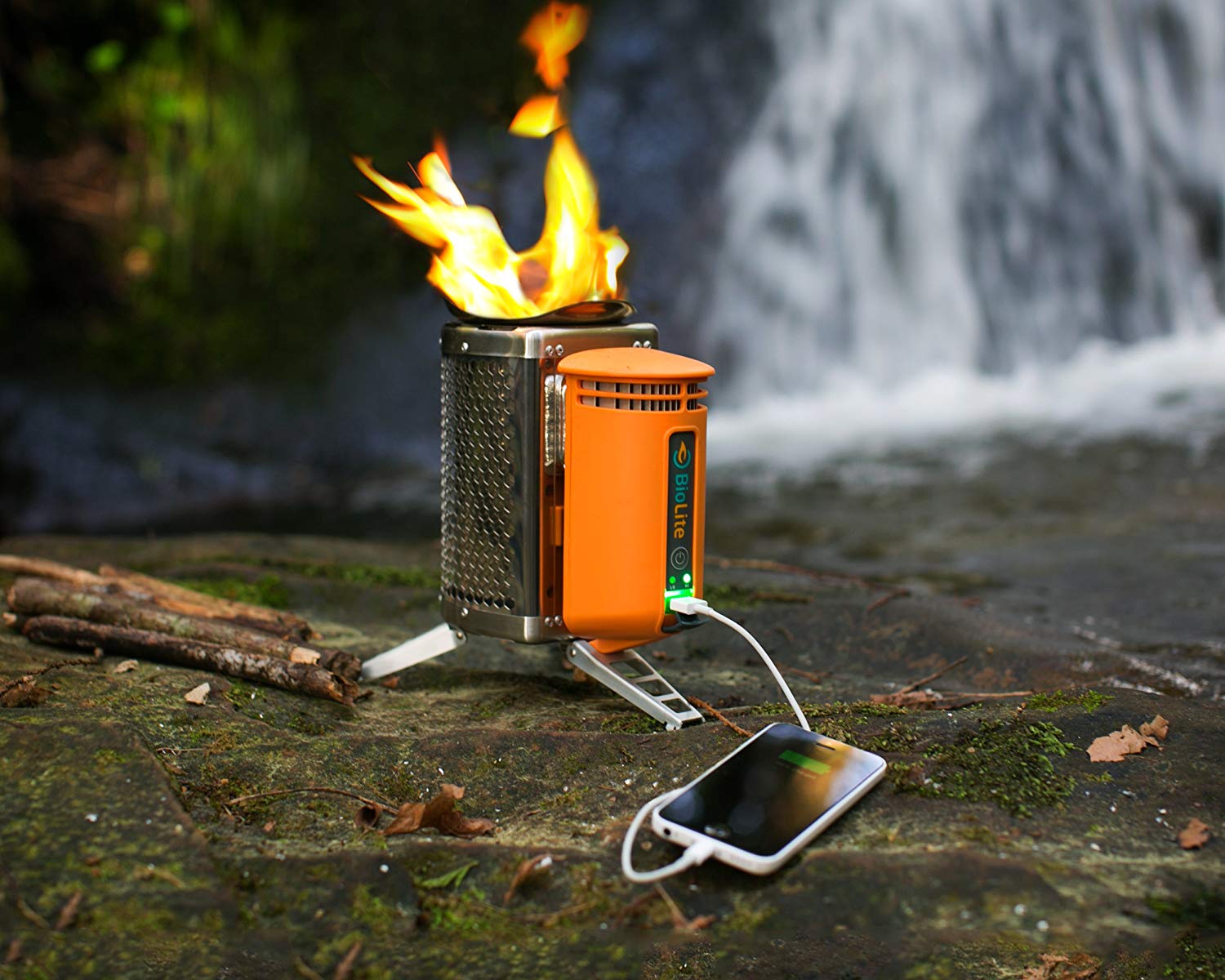 Camping Stove that Turns Fire into Energy to Charge Devices