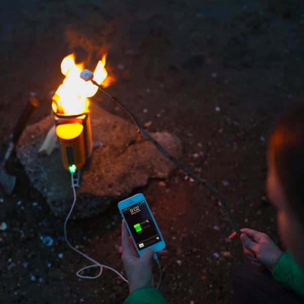 Camping Stove that Turns Fire into Energy to Charge Devices