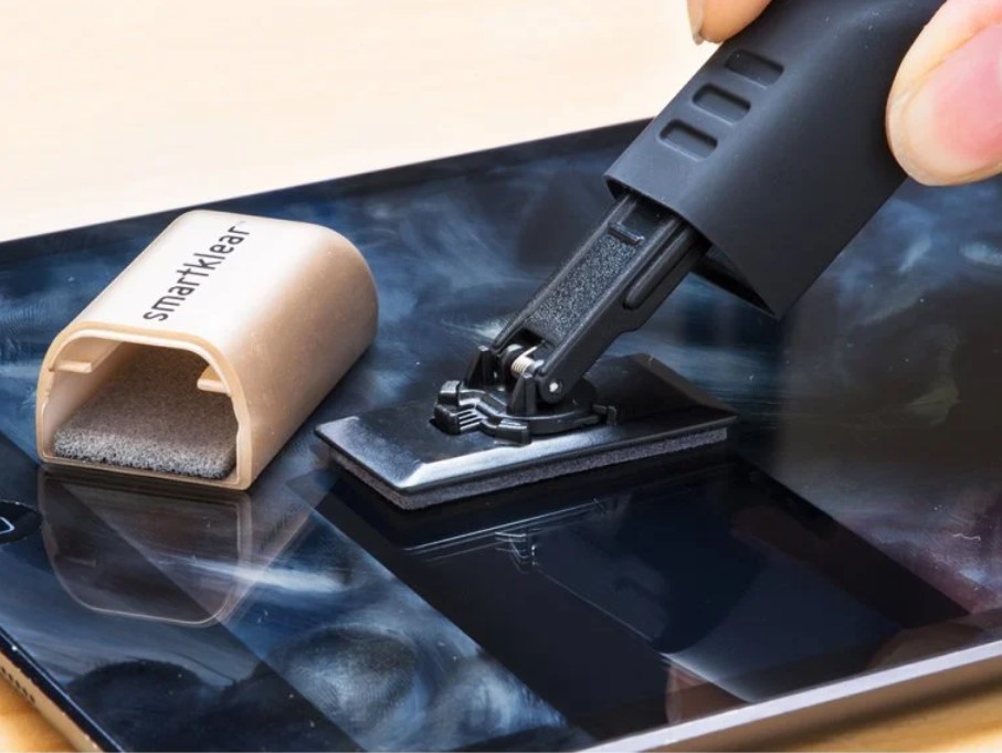 Carbon Smartphone Cleaner