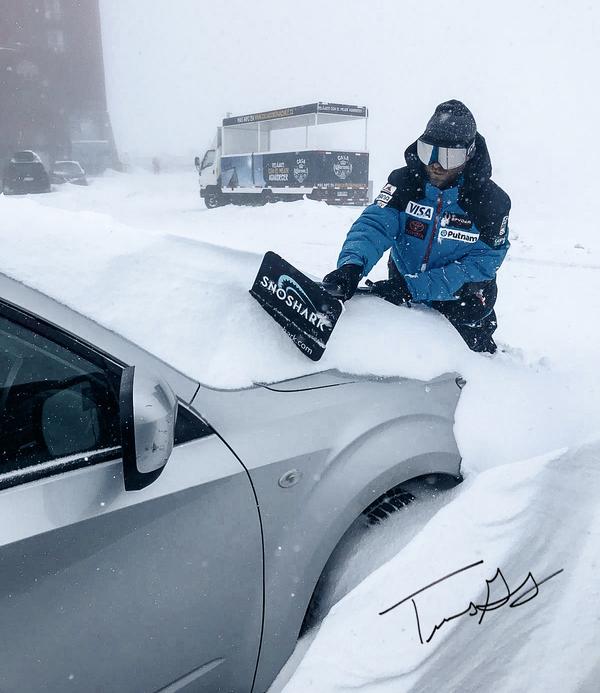 Collapsible Paddle Snow Removing Tool