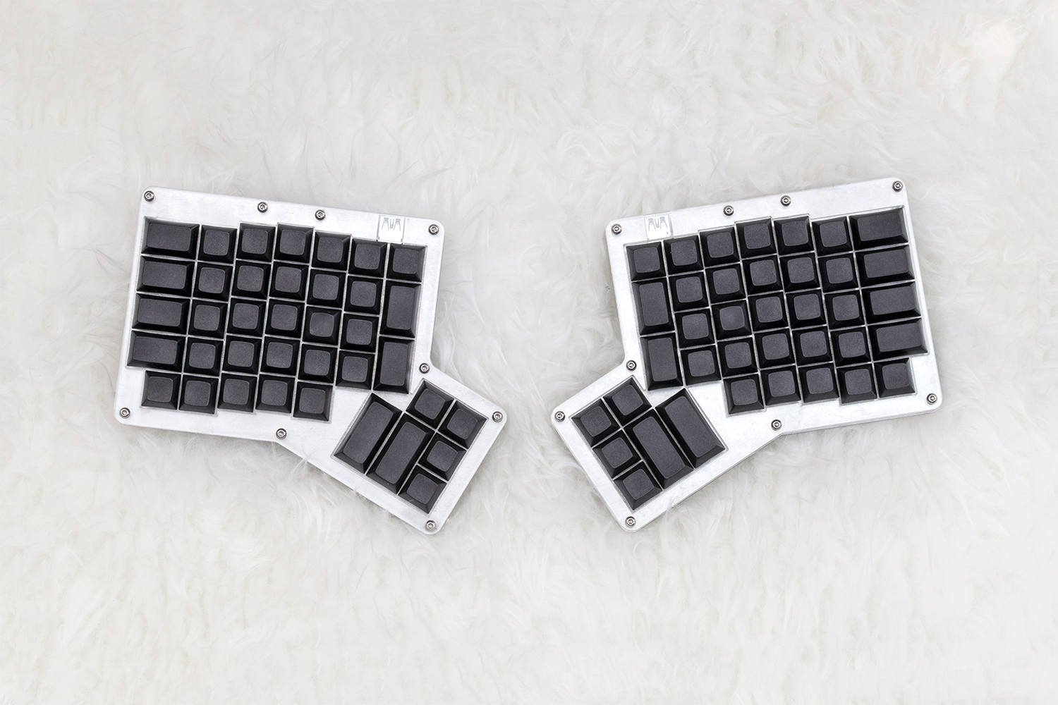 Ergonomic Mechanical Keyboard Kit Offers Total Customization