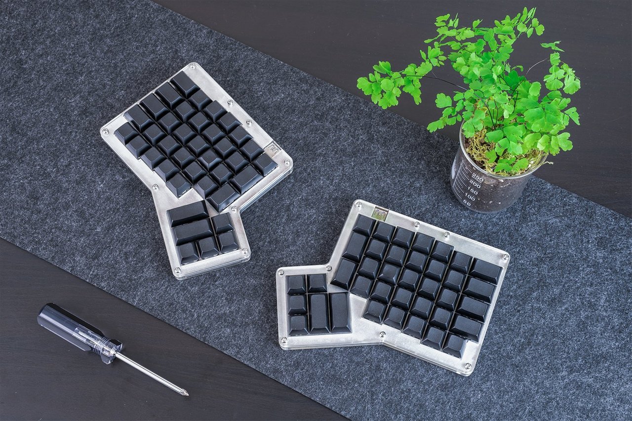 Ergonomic Mechanical Keyboard Kit Offers Total Customization