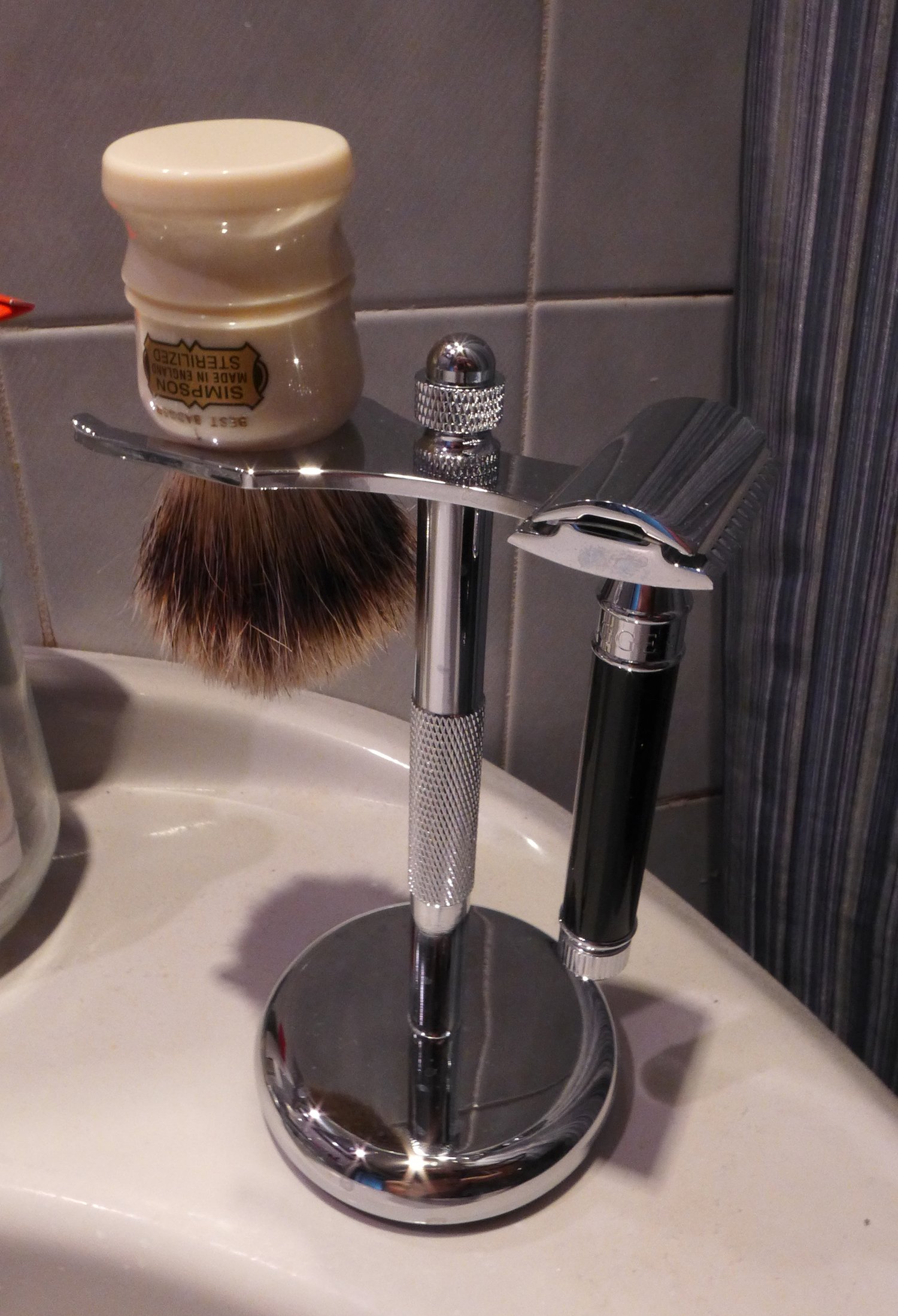 Deluxe Chrome Razor and Brush Stand