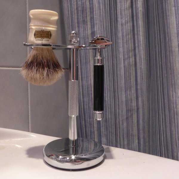 Deluxe Chrome Razor and Brush Stand