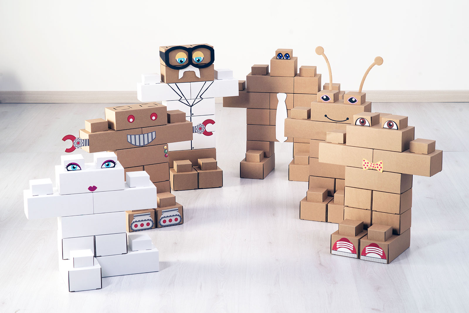 Edo – The Giant Cardboard Bricks For Building Anything