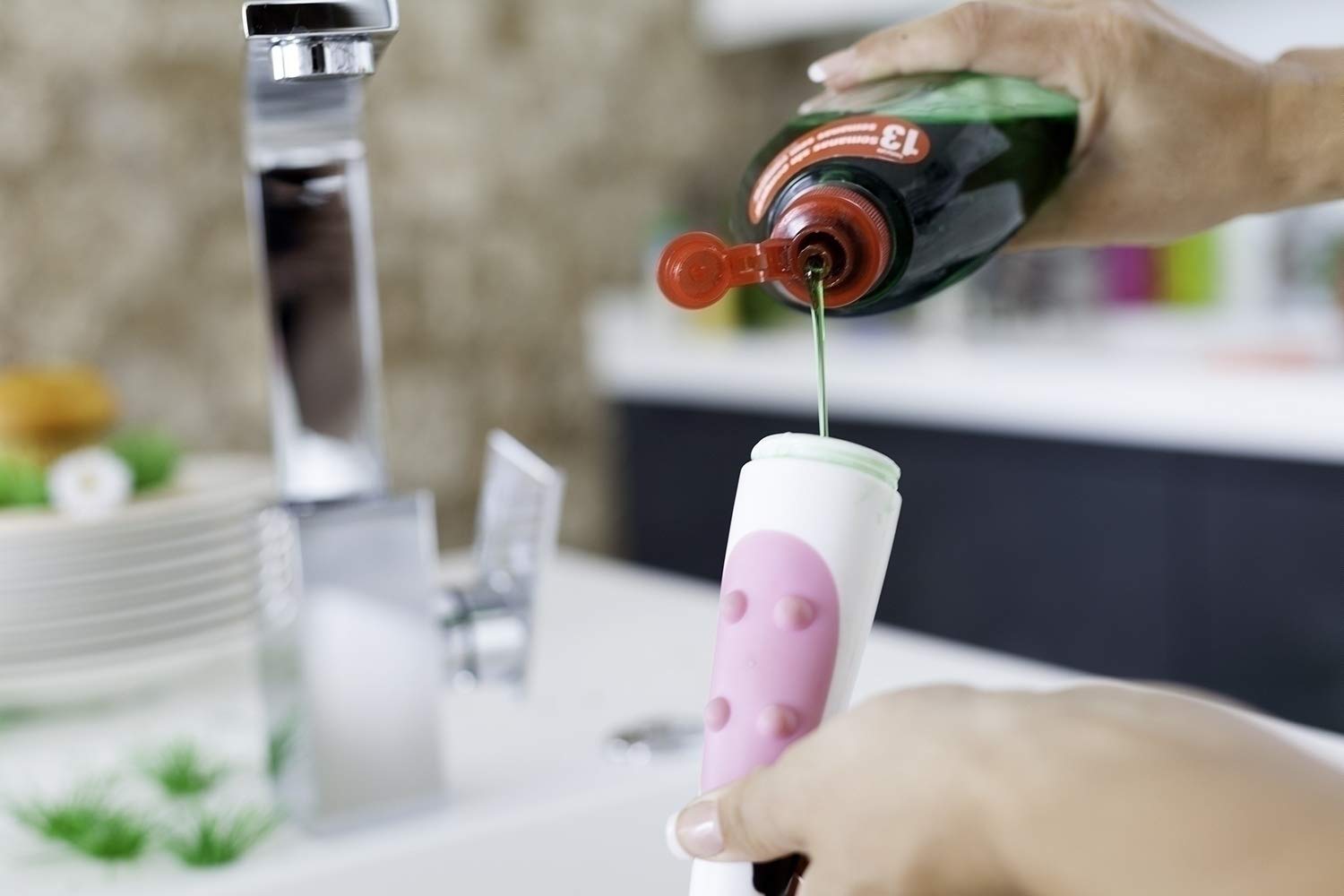 Flower Dish Brush with Vase