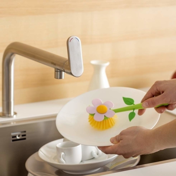 Flower Dish Brush with Vase