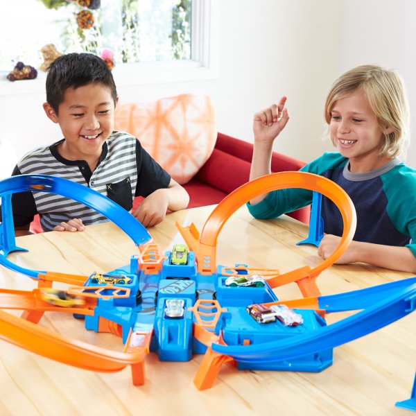 Hot Wheels Criss Cross Crash Track Set