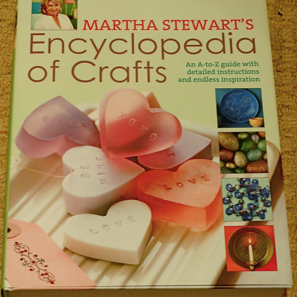 Martha Stewart's Encyclopedia of Crafts: An A-to-Z Guide with Detailed Instructions and Endless Inspiration