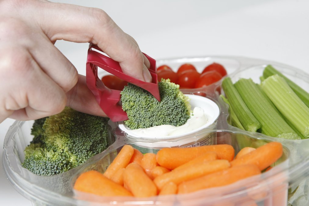 Mini Finger Tongs Keep Your Hands Clean While Eating Messy Foods