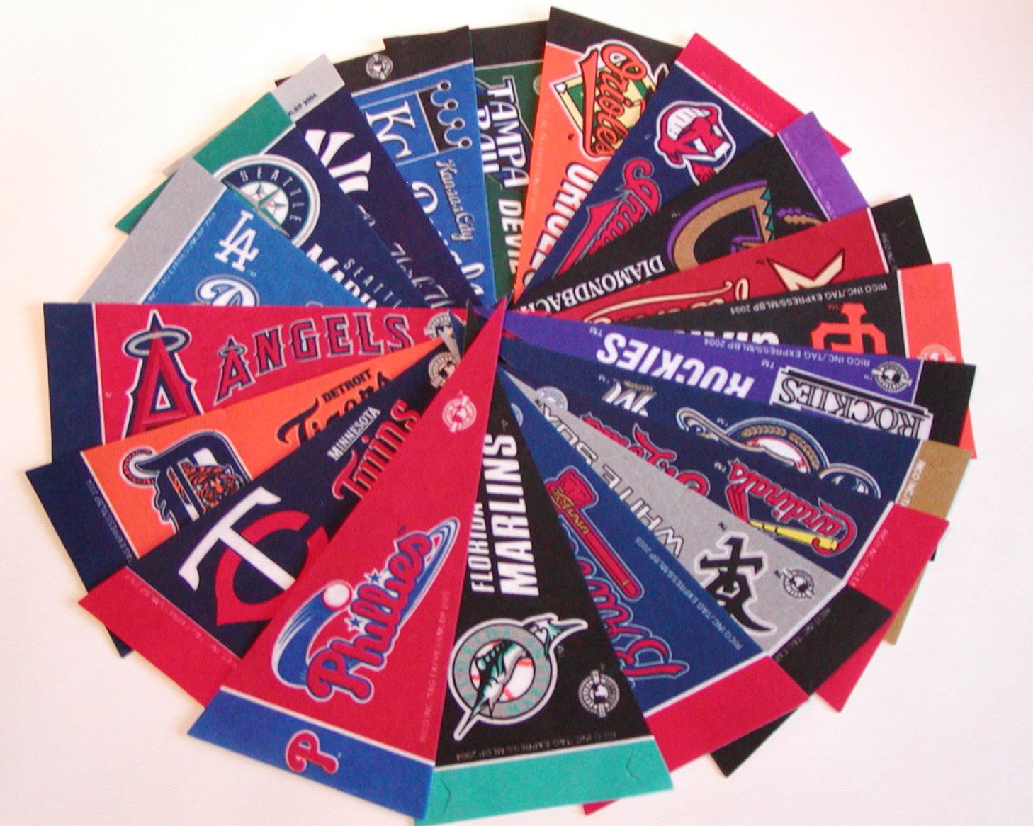 MLB Mini Pennant Set