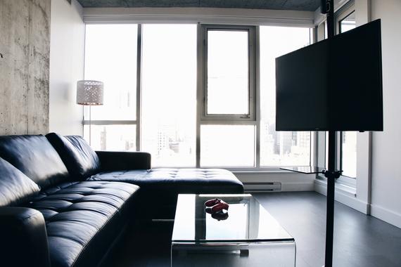 Mofo Pole Lets You Mount The TV At Any Height Anywhere In The Room