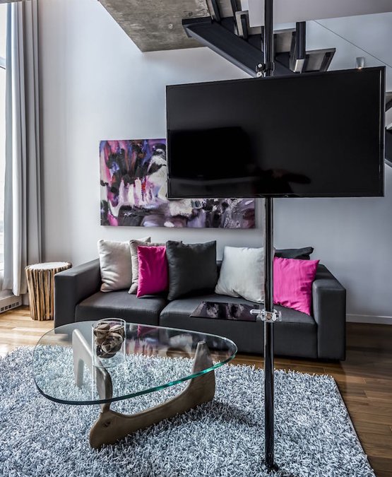 Mofo Pole Lets You Mount The TV At Any Height Anywhere In The Room