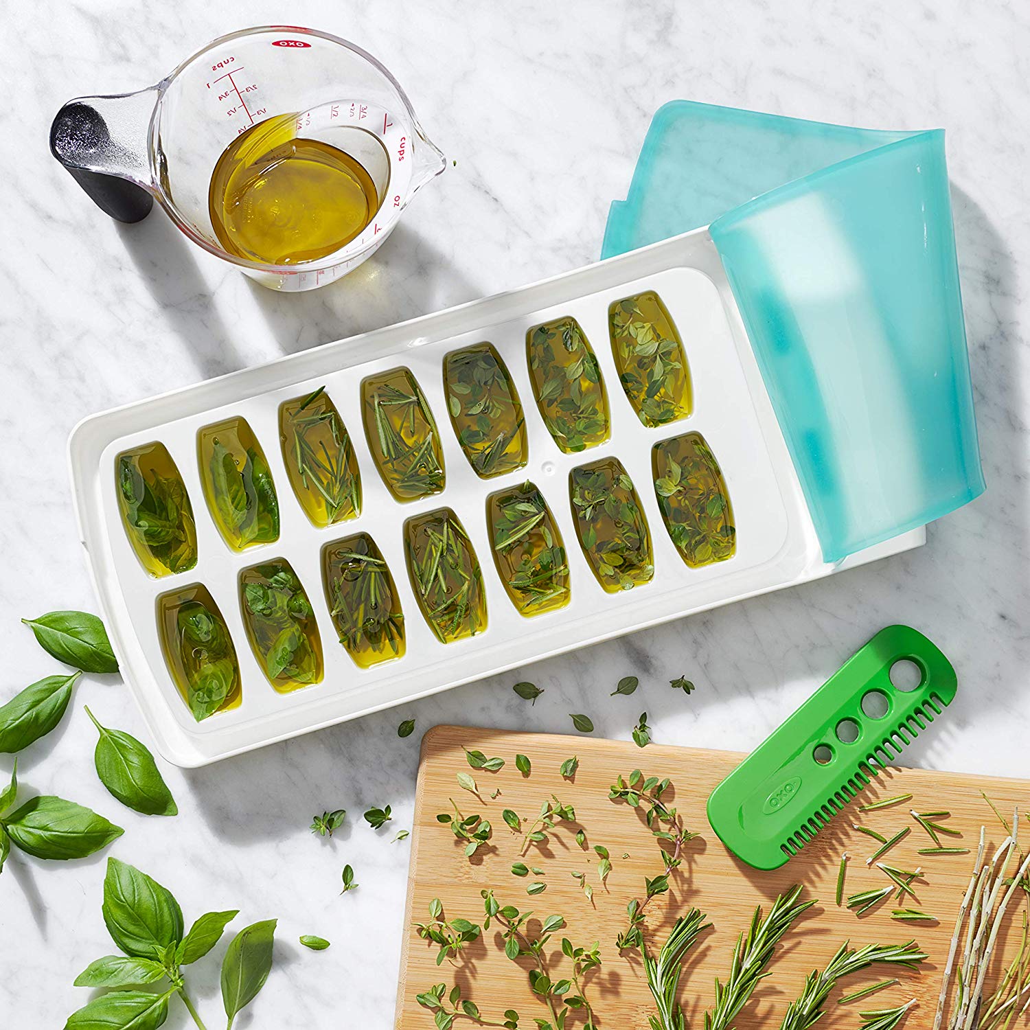 No-Spill Ice Cube Tray with Silicone Lid