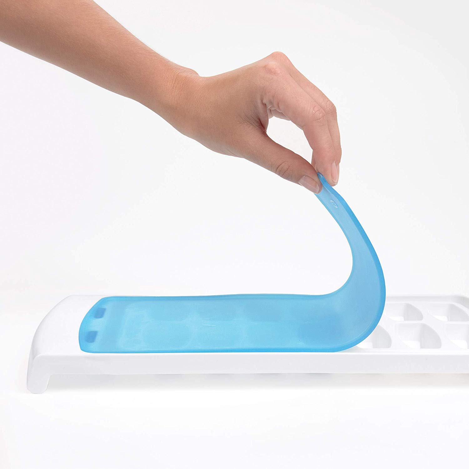 No-Spill Ice Cube Tray with Silicone Lid