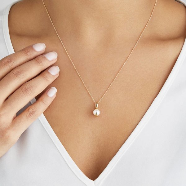 Pearl Pendant Necklace