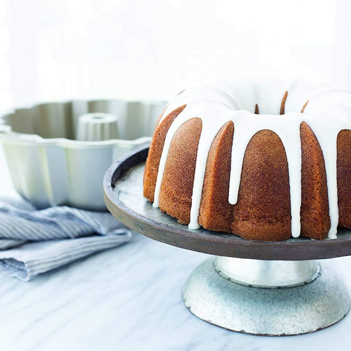 Platinum Collection Anniversary Bundt Pan