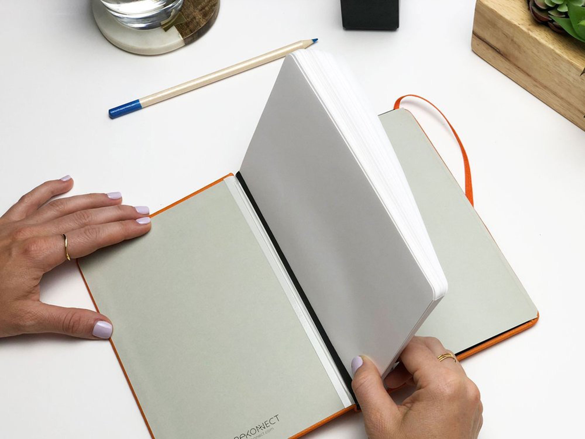 Rekonect Magnetic Notebook Has Leaves That You Can Detach And Reattach