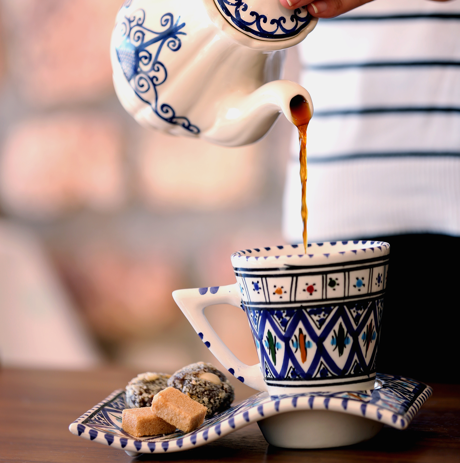 Set of 2 Coffee/Tea Ceramic Wave mugs and Coaster Plates