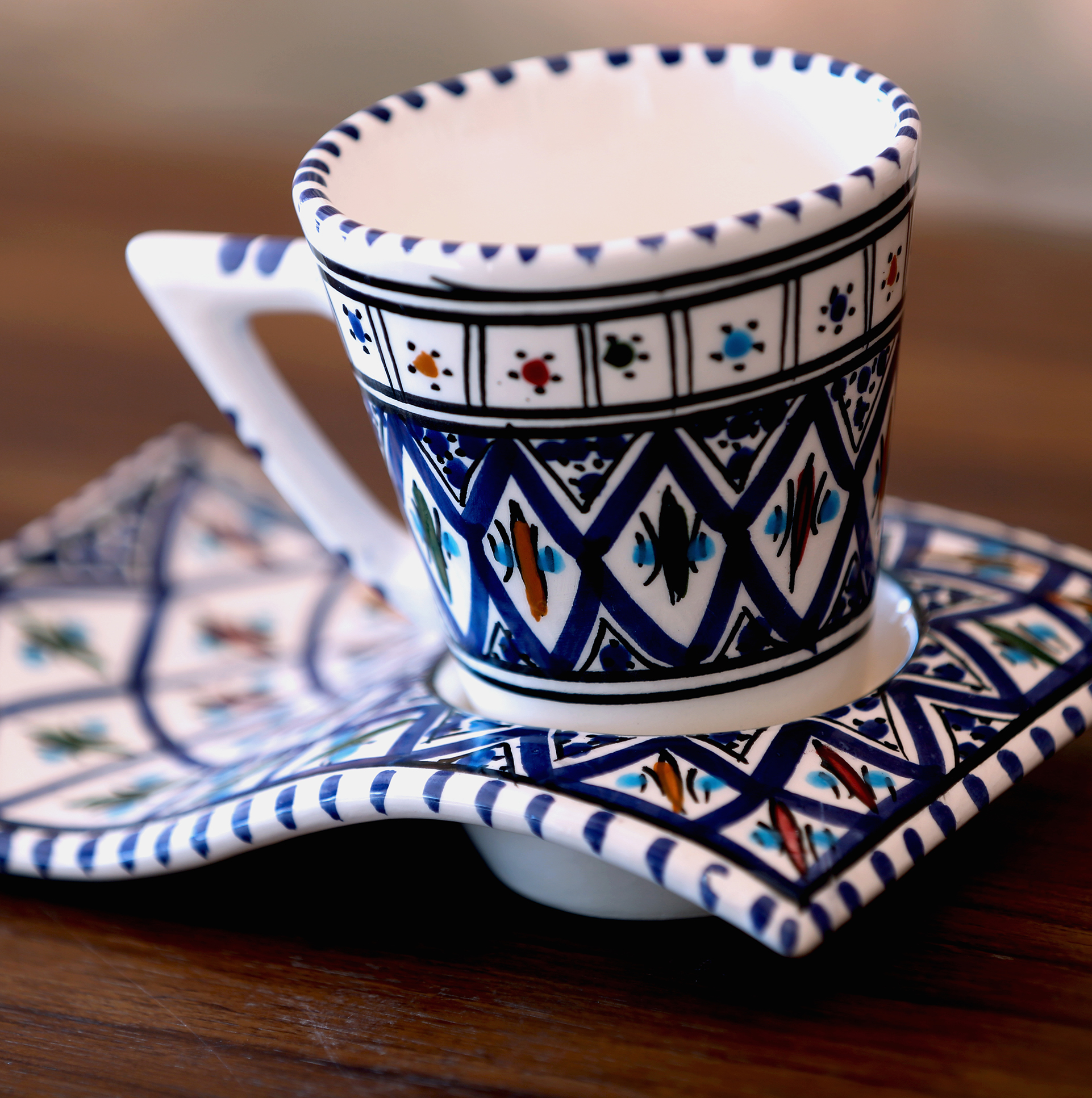 Set of 2 Coffee/Tea Ceramic Wave mugs and Coaster Plates