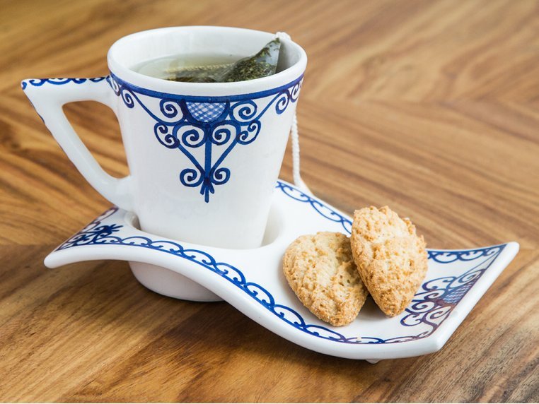 Set of 2 Coffee/Tea Ceramic Wave mugs and Coaster Plates