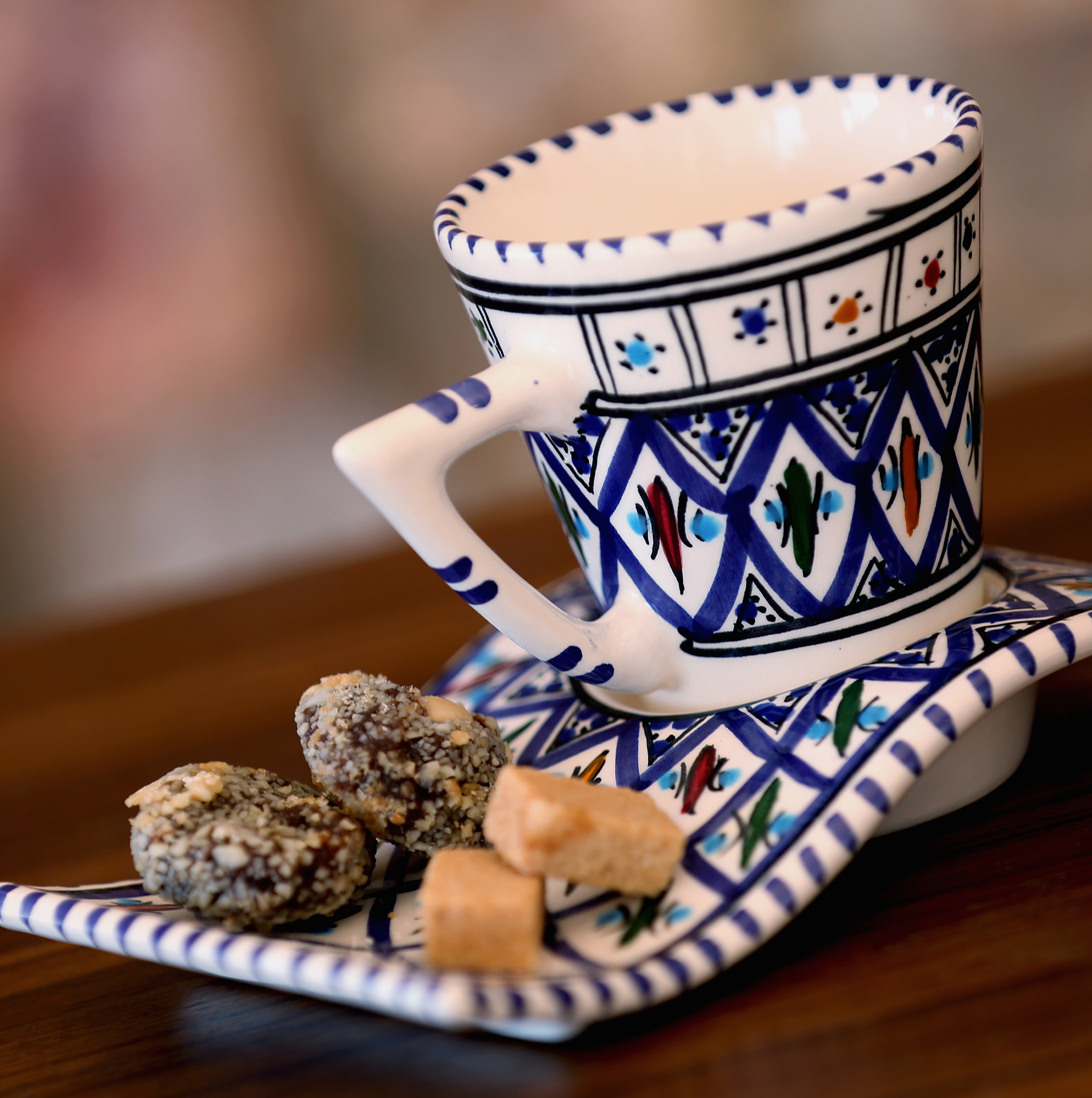 Set of 2 Coffee/Tea Ceramic Wave mugs and Coaster Plates