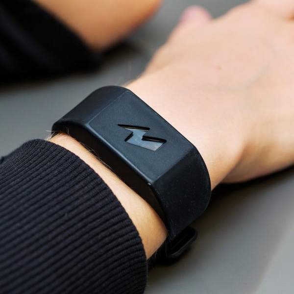 Shock Therapy Wristband Helps Break Bad Habits