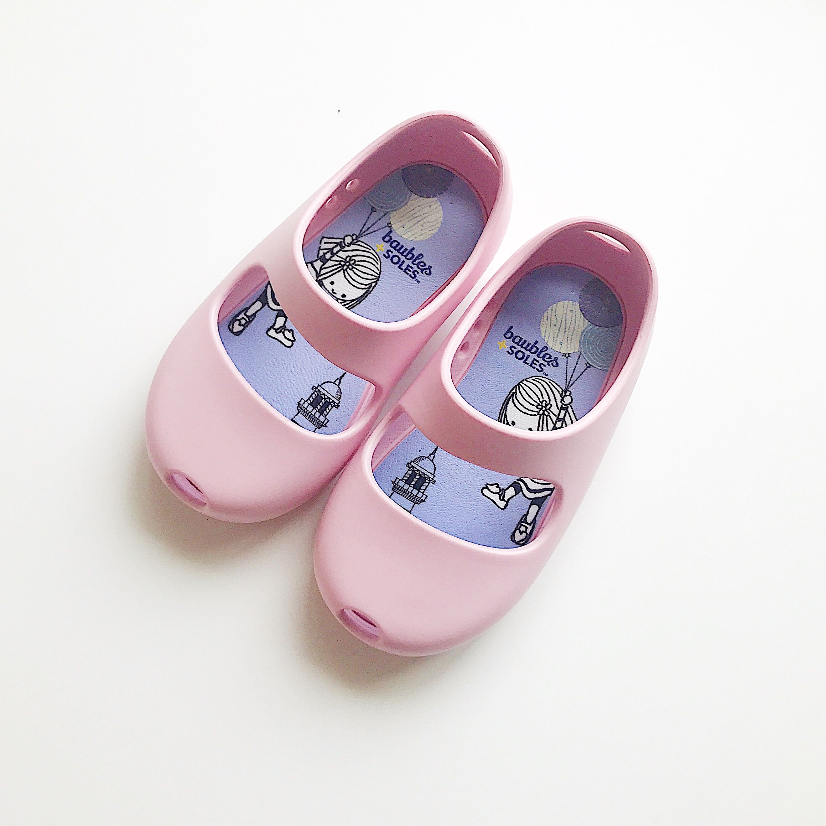 Shoe with Twist Lock