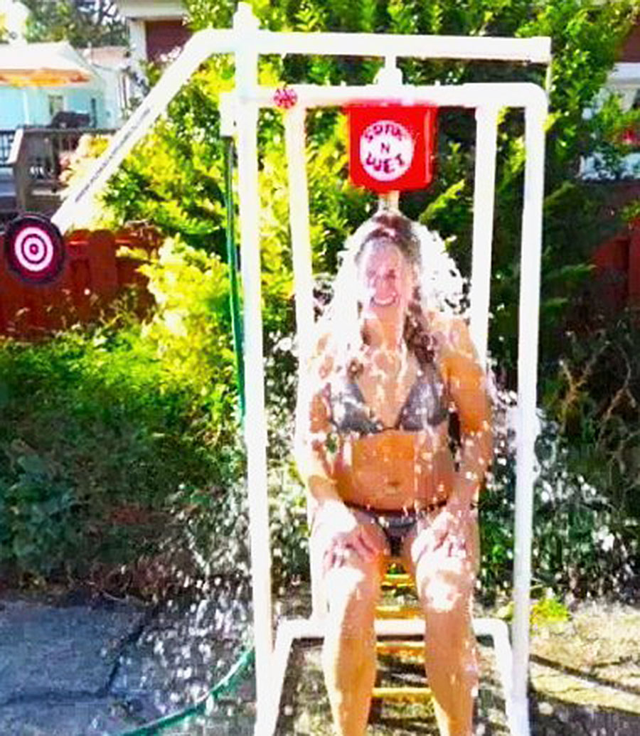 Soak 'N' Wet Dunking Booth