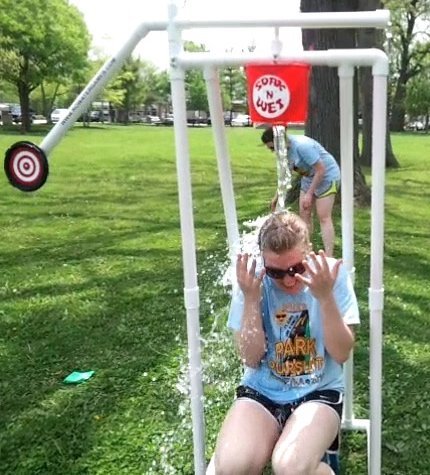 Soak 'N' Wet Dunking Booth