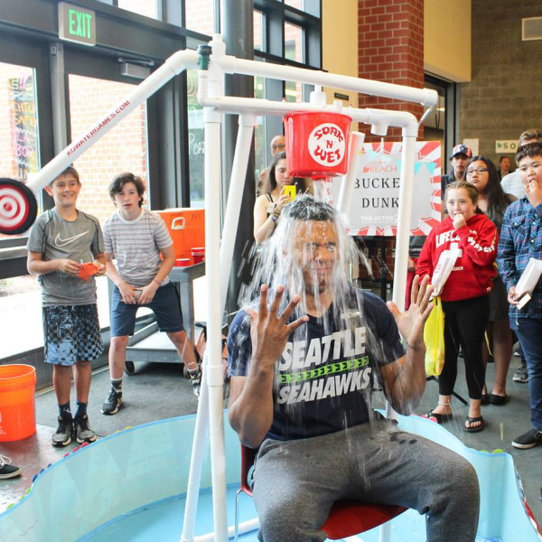 Soak 'N' Wet Dunking Booth