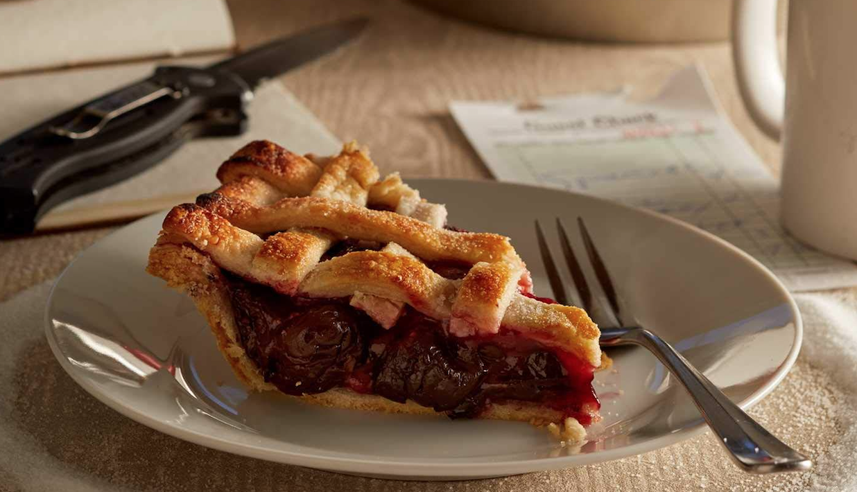 Supernatural: The Official Cookbook: Burgers, Pies, and Other Bites from the Road