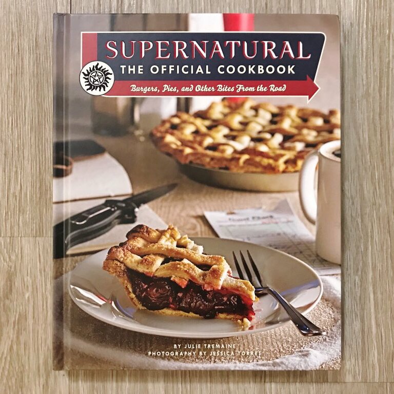 Supernatural: The Official Cookbook: Burgers, Pies, and Other Bites from the Road