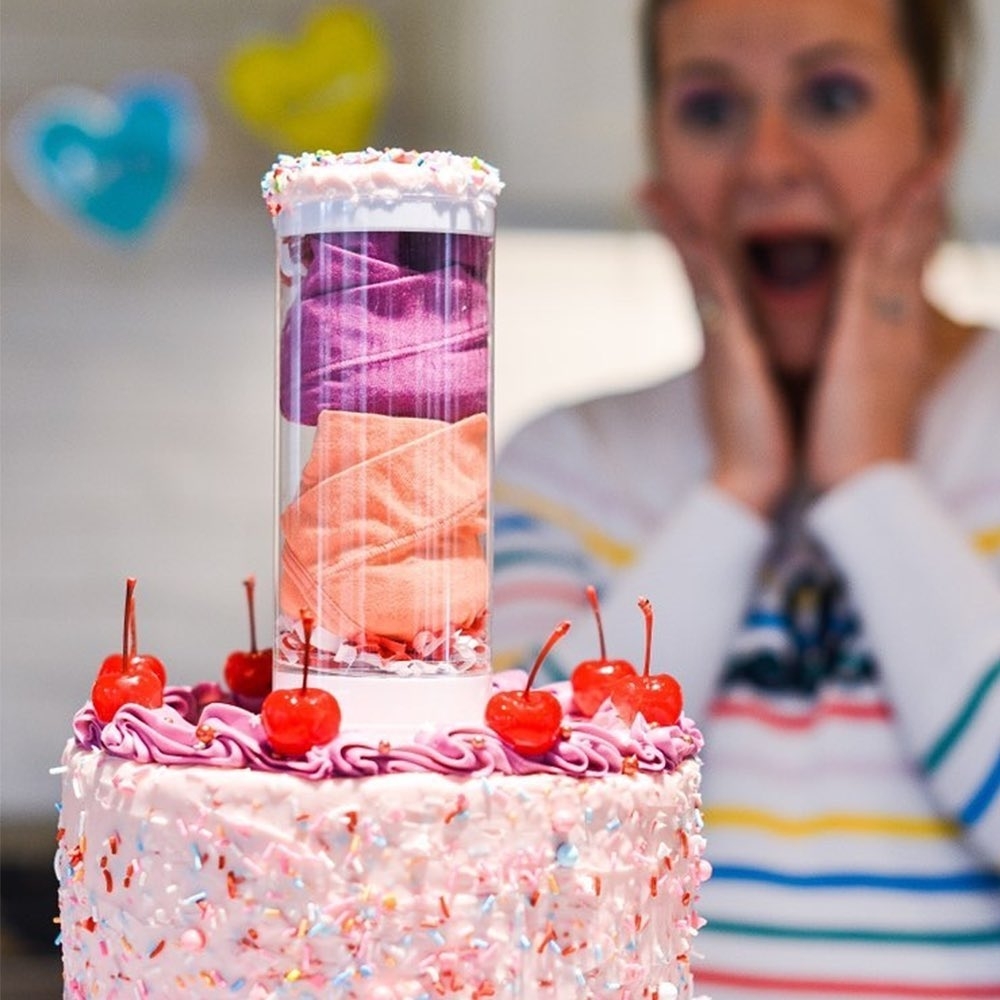 Surprise Popping Cake Stand
