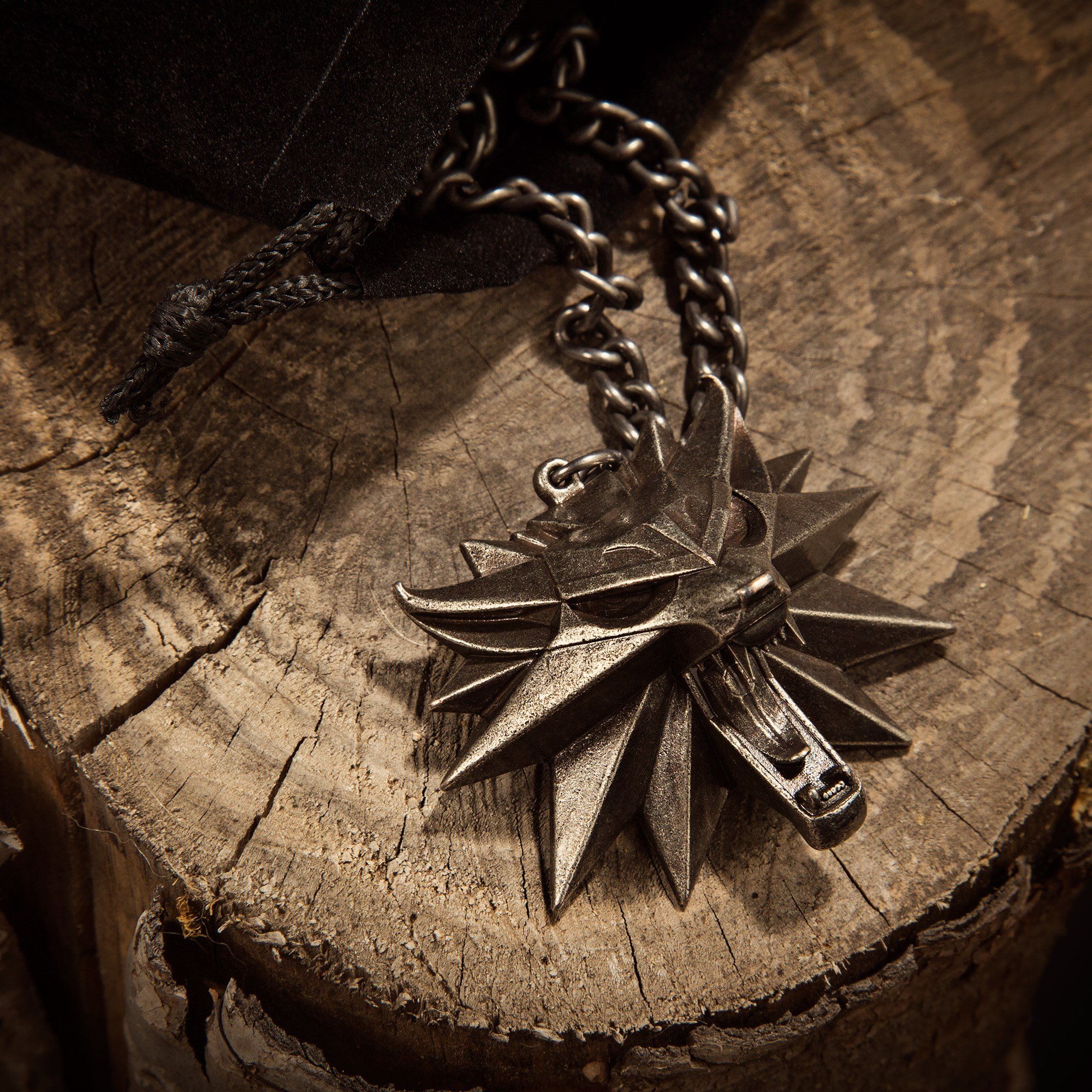 The Witcher 3: Wild Hunt Medallion and Chain