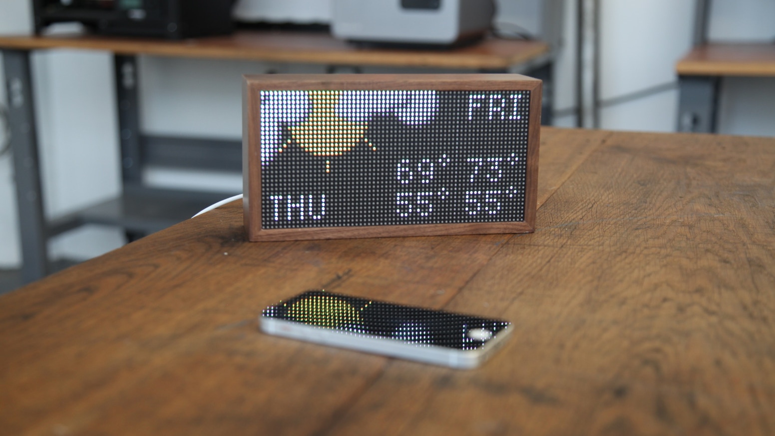 Tidbyt Smart Retro Display