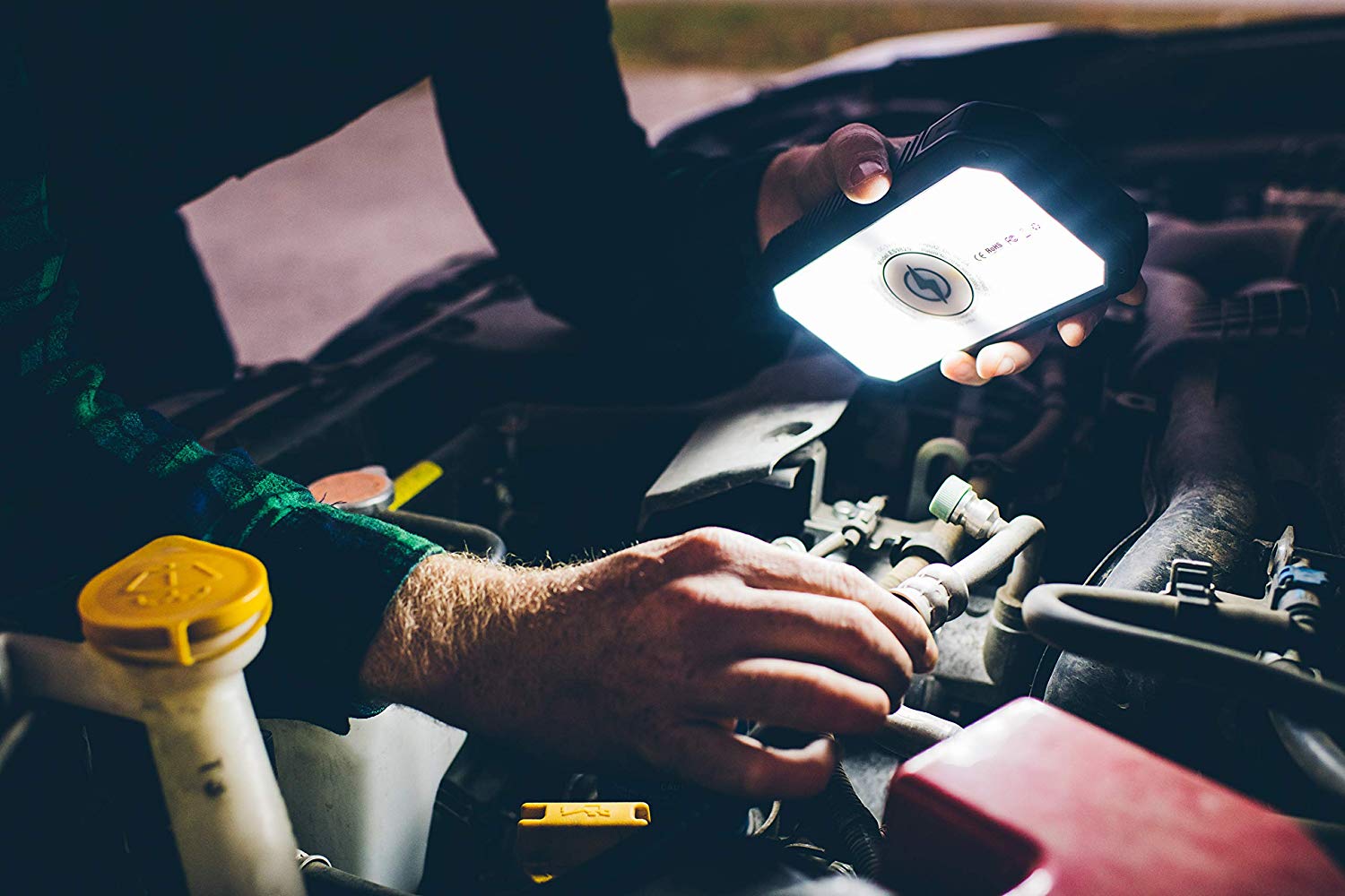 Wireless Solar Powered Phone Charger Battery With Flashlight