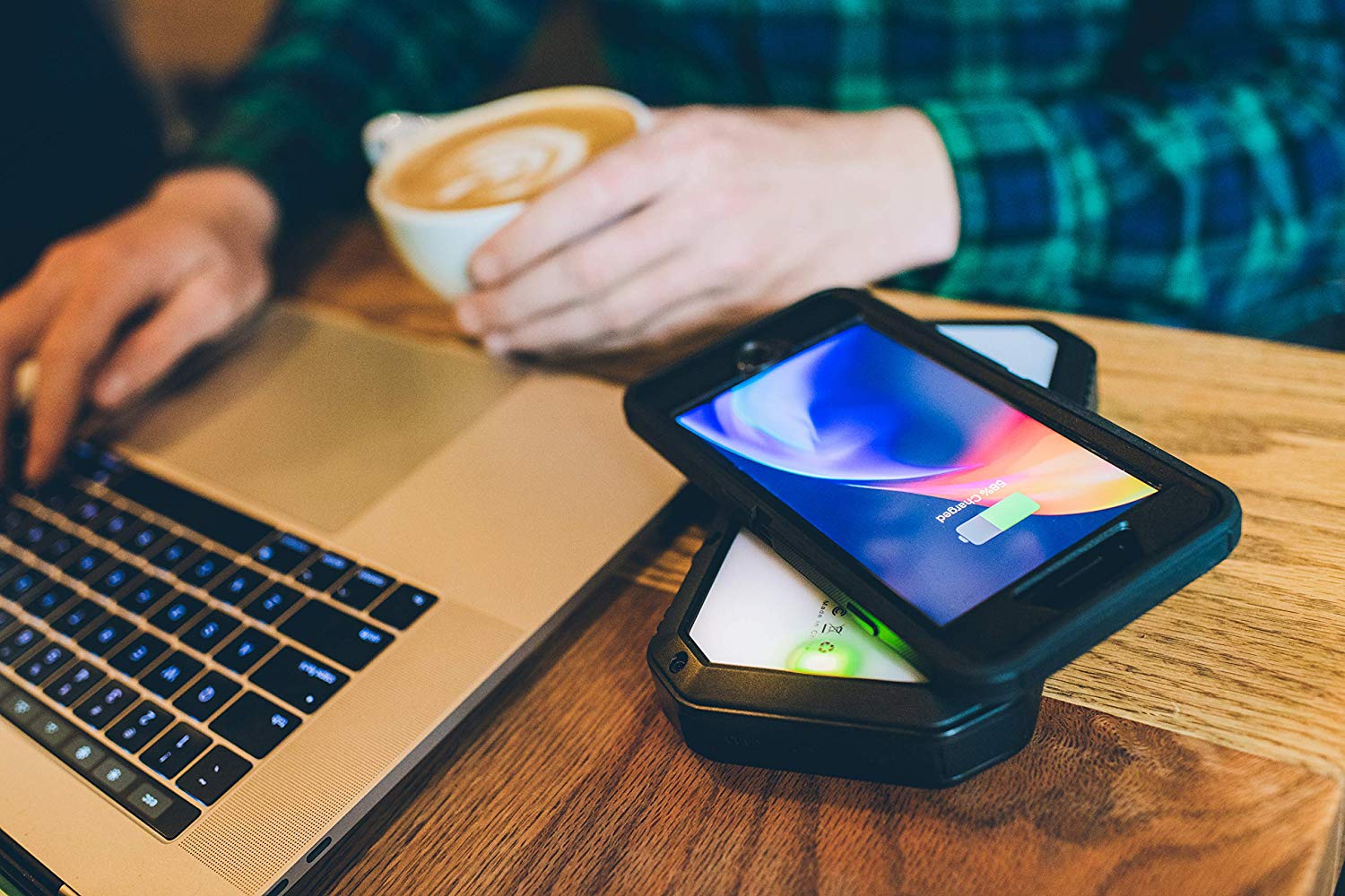 Wireless Solar Powered Phone Charger Battery With Flashlight